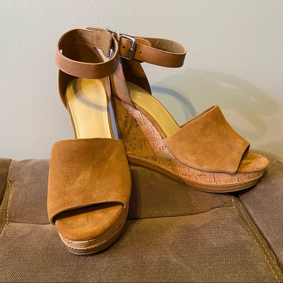 MARC FISHER - NEVER WORN, Tan Wedges - Size 10 - Picture 3 of 5